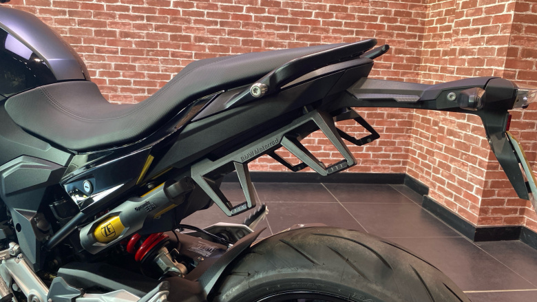 BMW F900 R